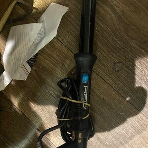 Kiss Red Curling Iron - Black and Blue